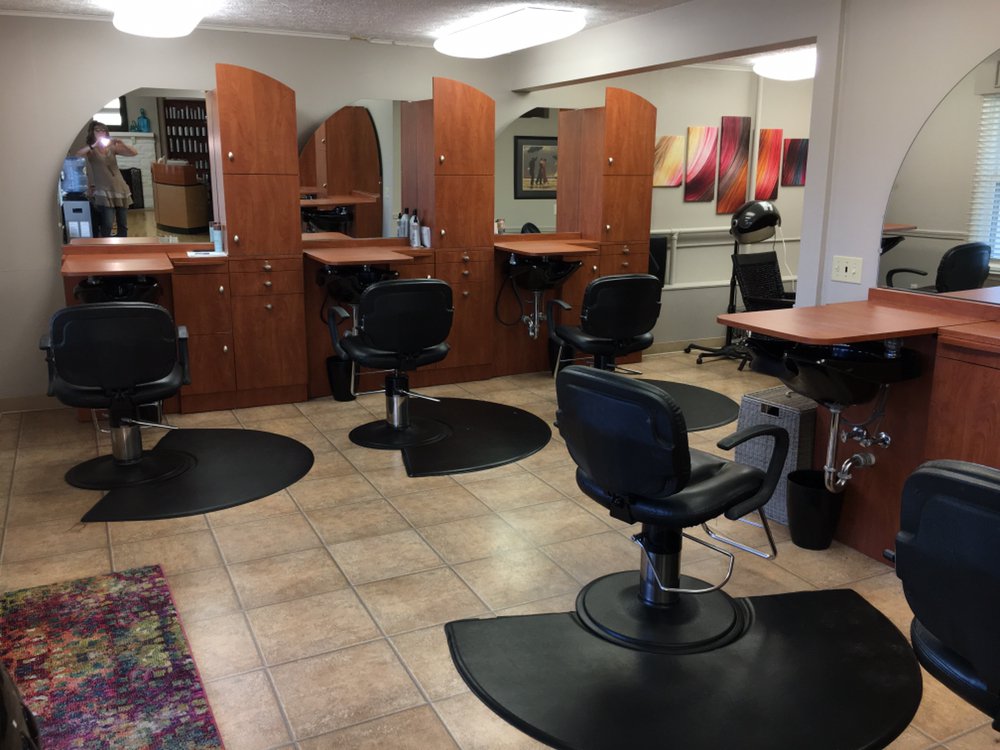 HARROD’S SALON Updated August 2024 3051 Rodenbeck Dr, Dayton, Ohio