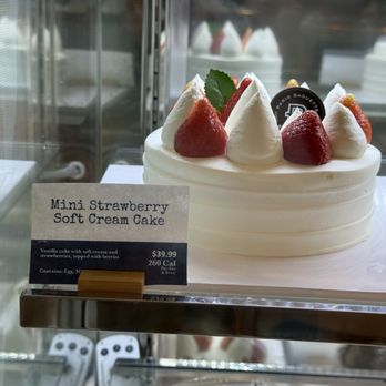 Paris Baguette - Mini Strawberry Soft Cream Cake - Coffee & Tea Near Me - Milpitas, California Paris Baguette - Mini Strawberry Soft Cream Cake - Coffee & Tea Near Me - Milpitas, California