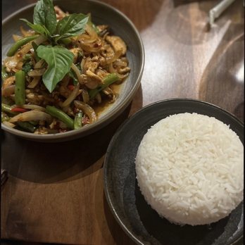 Tong - Basil chicken - Thai Near Me - Brooklyn, New York Tong - Basil chicken - Thai Near Me - Brooklyn, New York