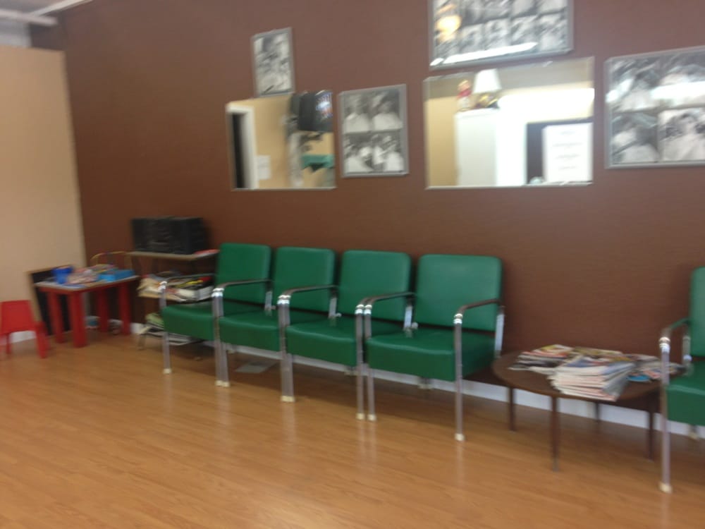 Bonnie's Barber Shop Logo