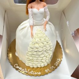 Custom Barbie Bride cake