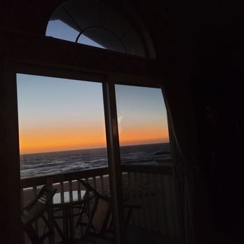Inn On the Beach Hotel - Hotels Near Me - Ventura, California Inn On the Beach Hotel - Hotels Near Me - Ventura, California
