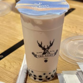 The Alley - Royal No. 9 Milk Tea with Boba - Bubble Tea Near Me - Toronto, Ontario