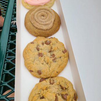 Crumbl - Oak Creek - Chilled sugar, churro, choc chip, peanut butter choc chip - Bakeries Near Me - Oak Creek, Wisconsin