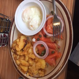 Smoked salmon, poached eggs, and those heckin homefries Smoked salmon, poached eggs, and those heckin homefries