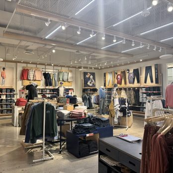 American Eagle & Aerie Store - Shoe Stores Near Me - Brea, California