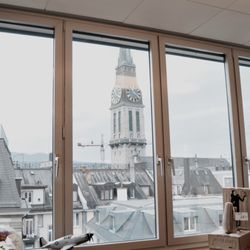 World of Languages - In the center city of Zurich / Mitten in Zürich-City