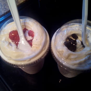 Lickity Split Frozen Custard & Sweets - Strawberry and Oreo concretes - Ice Cream & Frozen Yogurt Near Me - Chicago, Illinois Lickity Split Frozen Custard & Sweets - Strawberry and Oreo concretes - Ice Cream & Frozen Yogurt Near Me - Chicago, Illinois