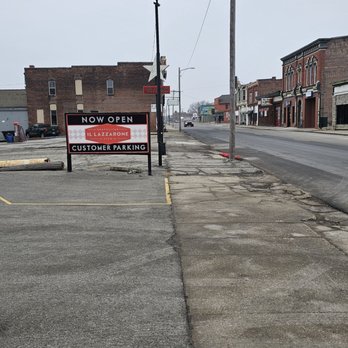 Il Lazzarone - Plenty of parking - Pizza Near Me - Saint Joseph, Missouri