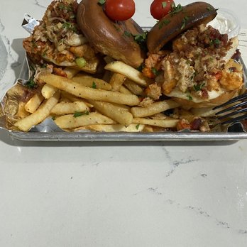 Tease Southern Kitchen - Lobster crab bacon sliders bussinggggg 100/10 - Cajun/Creole Near Me - Antioch, California