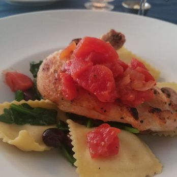 Boone Tavern Hotel - Chicken and raviola with tomatoes and spinach, but no sauce. Dry as all get out. - Hotels Near Me - Berea, Kentucky Boone Tavern Hotel - Chicken and raviola with tomatoes and spinach, but no sauce. Dry as all get out. - Hotels Near Me - Berea, Kentucky