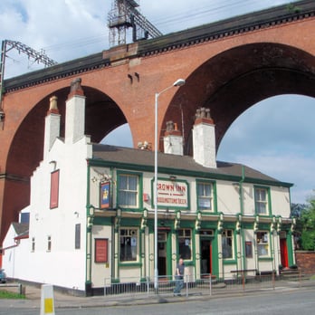 The Crown Inn - Pubs Near Me - Stockport, SKP