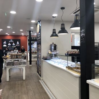 Torrons Vicens - Lots of samples and excellent choices - Desserts Near Me - Madrid, M