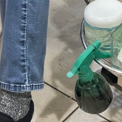 Star Nails & Spa - Dirt on the floor.