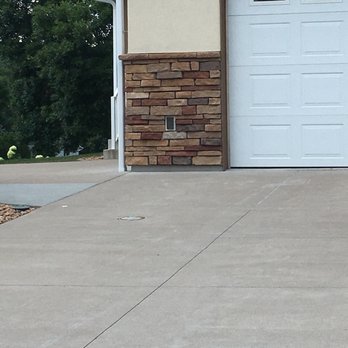 All Exteriors - These is my friend's neighbor in Oakdale, with a proper gap. - Windows Installation Near Me - New Richmond, Wisconsin
