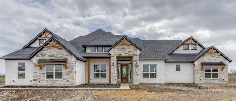 Slide of Thunder Roofing and Construction