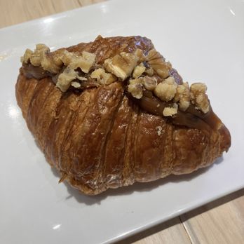 Banú Bakery - Caramel (cajeta) almond croissant. The dough was just OK, the almond could have been roasted for more flavor. - Bakeries Near Me - México, D.F., DIF