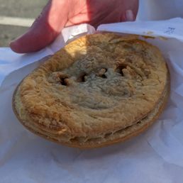 Steak and mushroom meat pie