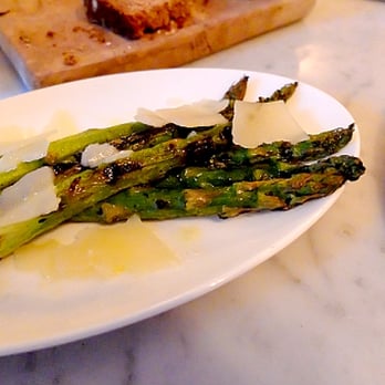 108 Brasserie - grilled asparagus with olive oil, lemon and shaved Berswell - British Near Me - London, XGL 108 Brasserie - grilled asparagus with olive oil, lemon and shaved Berswell - British Near Me - London, XGL