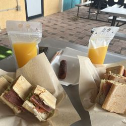 El Sandwichon - Jamon y Queso and Passion fruit juice