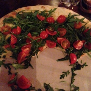 Grivola - AMAZING pizza with rocket lettuce, baby tomatoes, mozzarella and truffle oil (12€) - Italian Near Me - Breuil-Cervinia, AO
