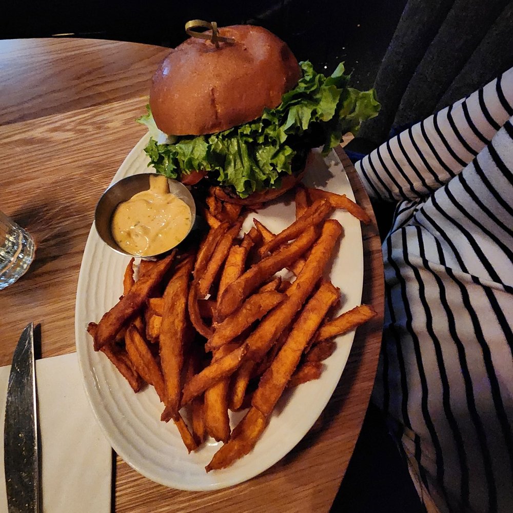 Earls Kitchen + Bar - Cheeseburger yam fries - Canadian (New) Near Me - Vancouver, British Columbia Earls Kitchen + Bar - Cheeseburger yam fries - Canadian (New) Near Me - Vancouver, British Columbia