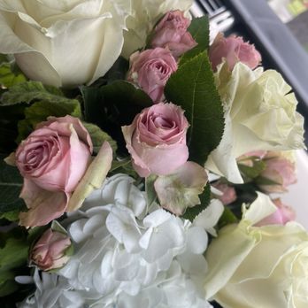 Riley's Flowers - These are the flowers we received. The roses are wilted and leaves are coming off. As if the arrangements were made a few days ago. - Florists Near Me - Santa Barbara, California