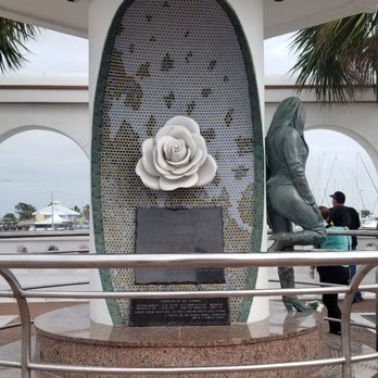 Selena Memorial Statue - Landmarks & Historical Buildings Near Me - Corpus Christi, Texas Selena Memorial Statue - Landmarks & Historical Buildings Near Me - Corpus Christi, Texas