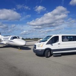 Avenue 1 Express - Avenue 1 Express LLC picking up passengers at Immokalee Regional Airport.