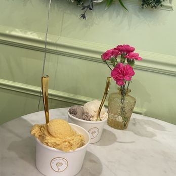 Petals Creamery - London fog and vanilla bean (single scoop), cantaloupe and milk (single scoop) - Ice Cream & Frozen Yogurt Near Me - Los Gatos, California Petals Creamery - London fog and vanilla bean (single scoop), cantaloupe and milk (single scoop) - Ice Cream & Frozen Yogurt Near Me - Los Gatos, California