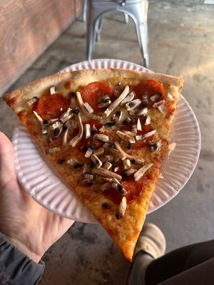 Garage Pizza by null