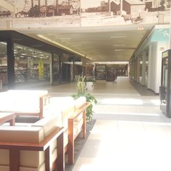 White Mountain Mall - Little mall w/ TJMaxx, Ross, sports store, wireless store, gift stores, shoe & clothing stores, a pretzel stand, & some cute boutique carts.