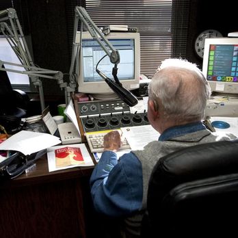 Radio Station Wmfr - Max Meeks in the WMFR studio towards the end of his legendary career. Photo from the Greensboro News & Record. - Radio Stations Near Me - High Point, North Carolina Radio Station Wmfr - Max Meeks in the WMFR studio towards the end of his legendary career. Photo from the Greensboro News & Record. - Radio Stations Near Me - High Point, North Carolina
