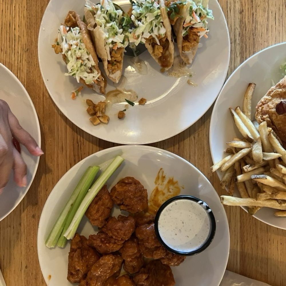 Applebee's Grill + Bar - chicken wonton tacos ($10.99) + buffalo boneless wings ($14.79) - American Near Me - San Dimas, California
