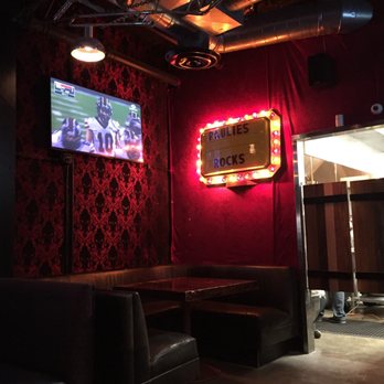 Paulie's Pizza Pub - Pubs Near Me - Upland, California