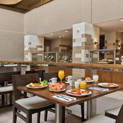Embassy Suites by Hilton Los Angeles Downey - Breakfast Area