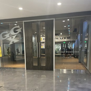 Gold’s Gym - Gyms Near Me - Northridge, California