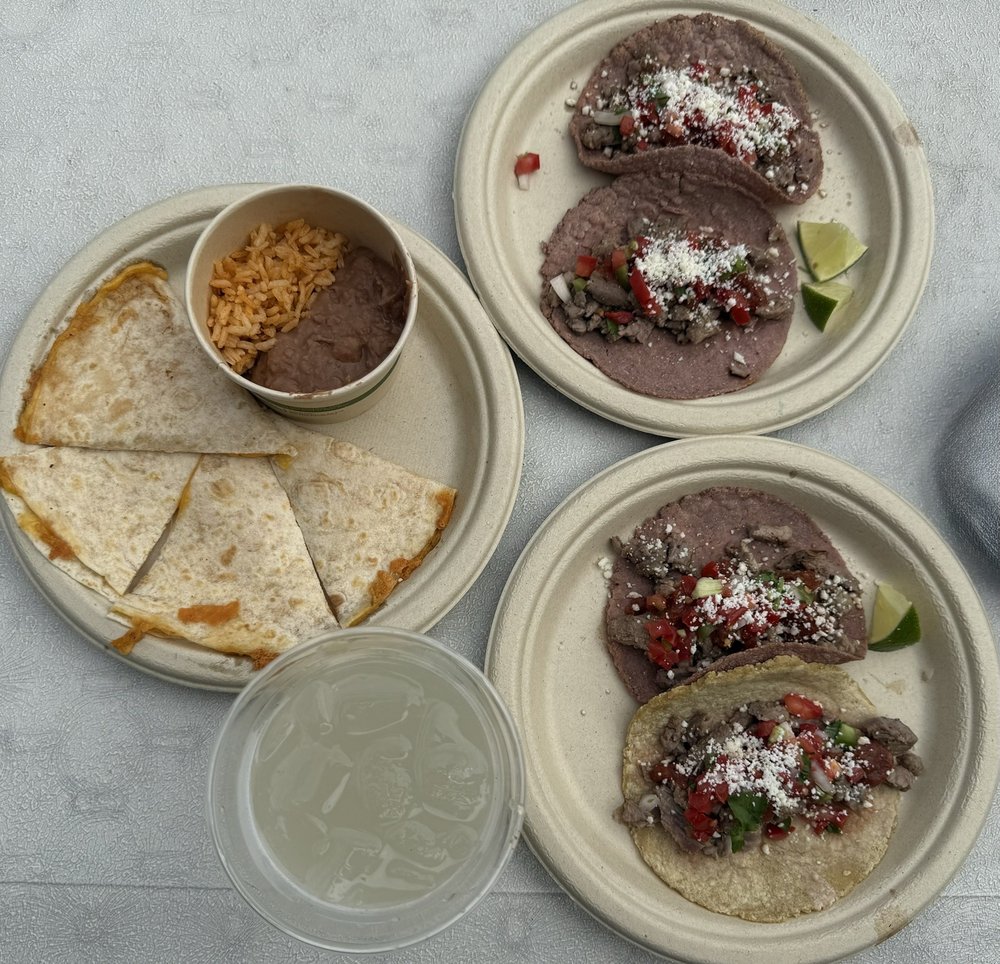 Julian's Todos Tacos Logo