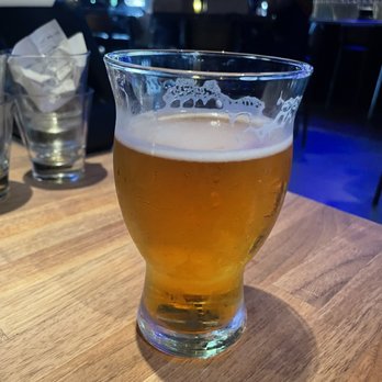 Yard House - Kona Big Wave Golden 4.4% Blonde Ale, Kailua Kona, HI - New American Near Me - Orlando, Florida