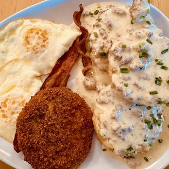Ruby Sunshine Charleston Downtown - Biscuits and gravy + fried green tomato - Breakfast & Brunch Near Me - Charleston, South Carolina Ruby Sunshine Charleston Downtown - Biscuits and gravy + fried green tomato - Breakfast & Brunch Near Me - Charleston, South Carolina