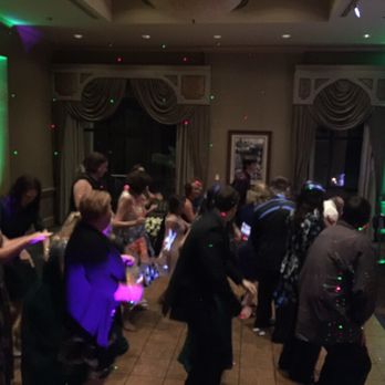 HD Entertainment - Dance floor with lighting - DJs Near Me