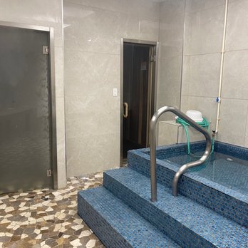 Kangnam Sauna - steam sauna on the left and dry sauna on the right - Saunas Near Me - Los Angeles, California