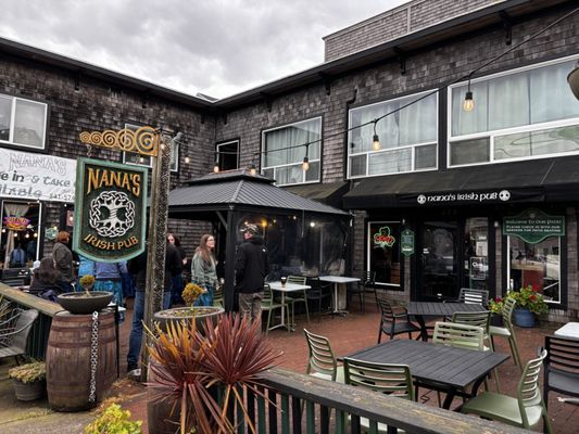 Nana's Irish Pub by null