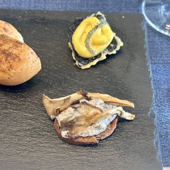 BACA Wines - Tempura Nori/ Deviled Egg Yolk / Sea Grapes & Roasted Oyster Mushrooms / Duxelle Aioli/ Carmody Cheese / Crostini - Wine Tasting Room Near Me - Healdsburg, California