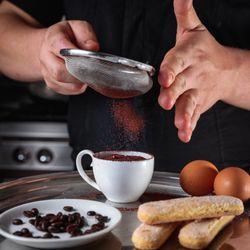 44 Osteria Quarantaquattro - Il nostro mini tiramisù caldo freddo, provatelo è la giusta quantità per chiudere il pasto e per la sua bontà ne sarete sorpresi.