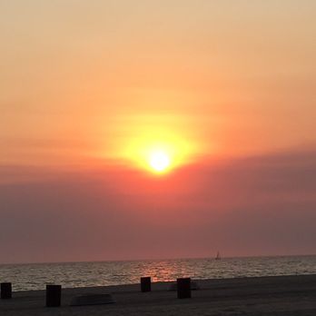Dockweiler State Beach - Beaches Near Me - Playa Del Rey, California