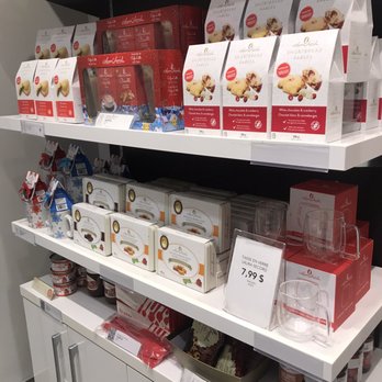 Laura Secord - shelves of food items in a store - Chocolatiers & Shops Near Me - Trois-Rivières, Quebec Laura Secord - shelves of food items in a store - Chocolatiers & Shops Near Me - Trois-Rivières, Quebec