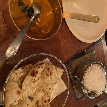 Tamarind Kitchen - Chicken tikka masala and garlic naan - Indian Near Me - London, XGL Tamarind Kitchen - Chicken tikka masala and garlic naan - Indian Near Me - London, XGL