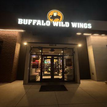 Buffalo Wild Wings - Outside entrance - Chicken Wings Near Me - Orlando, Florida