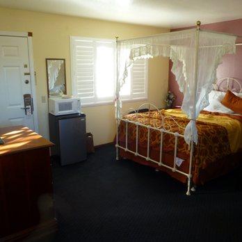 The Old West Inn - Inside of themed room - Hotels Near Me - Willits, California